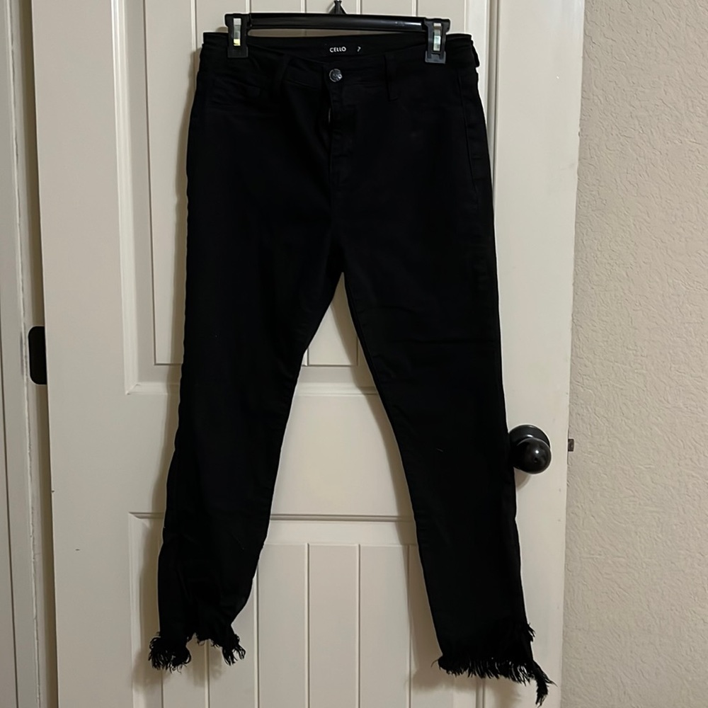 Black skinny frayed hem jeans size 7